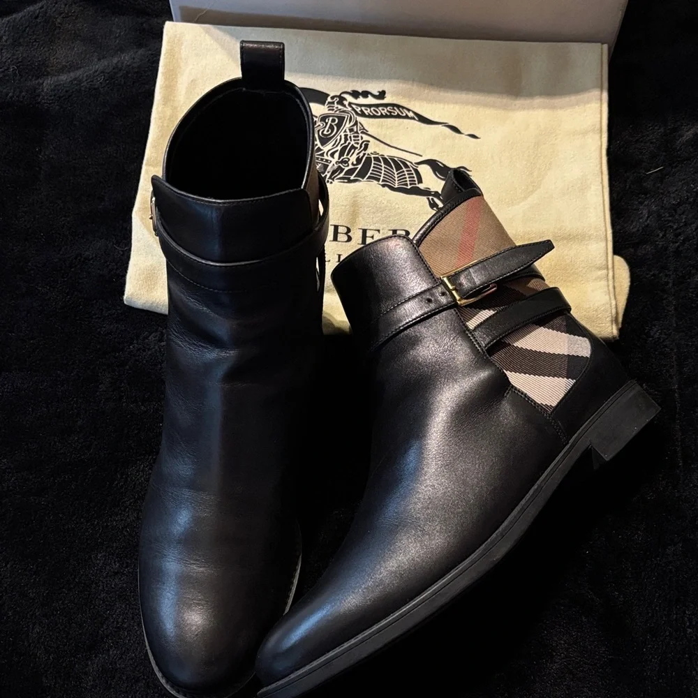 Burberry Black and Tan women’s Leather Boots - Picture 1 of 6